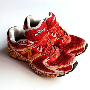 Disney Womens Running Shoe - 2013 New Balance RunDisney - Minnie Mouse 6.5